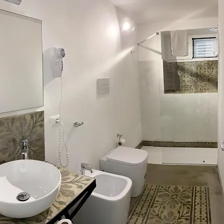 Settegrana Con Vasca Idromassaggio Oda ve Kahvaltı 4*